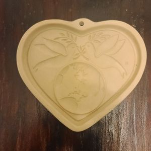 Pampered Chef 2002 Peace on Earth Stoneware Heart Cookie Mold Christmas Dove